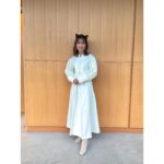 Erina Mano Instagram - 衣装で来た白ワンピ🤍 ヘアスタイルはまたまたメイクさんが 遊び心を取り入れてくれました🤭笑 . . スタイリングはこんな感じの雰囲気ですが 今日は国際フォーラムで開催されていた 日経クロステックNEXTというイベントの トークセッションステージに登壇してきました！ 最新のテクノロジーについて 個人情報やプライバシーについて 来場してくださった皆さんと一緒に私もお勉強！ ちゃんと自分で知識や情報を得て目利きすることが大切だと知った日でした！ . . このイベントは事前に私や事務所からお知らせすることが出来なかったのですが 事前に情報見つけてくれたファンの方々も来てくれていて すごくびっくりしたし嬉しかったです😭✨ テレビやファッション関係のお仕事でカメラの前に立つことはあったけど こうして皆さんの前に立つお仕事は実は約4年ぶり！！ 今回はテーマに特化したイベントだったので そのお仕事関係の方がほとんどだと思っていたので 久しぶりに見かける方々がステージ上から見えて思わずじーんとしました🥲 本当にありがとうございます！！✨ とっても充実した1日になりました☺️ . . ワンピース @jeshofficial_ ピアス @abiste_official ブーツ @dianashoespress #衣装 #トークイベント #ありがとうございました