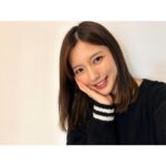 Erina Mano Instagram - メイクした日🖤 . . たまにはいつもと違うメイクにしようかな〜。 ってメイクする前に思うんだけど どんな風にしたらいいか分からなくて 結局いつも通りのメイクをしてパパっと済ませちゃう💭 新しいコスメ探しに行こうかなぁ〜！ ブラウン系のアイシャドウばかりだから たまには違う色味も買ってみようかな🤭 #いつもの #メイク #たまには気分変えたい #髪伸びた
