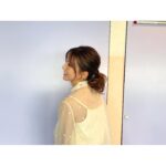 Erina Mano Instagram - 衣装🤍 オールホワイトにした日！ そして珍しくパンツコーデです🫧 日本に帰って来てから仕事が出来る機会が増えて たくさん衣装を用意していただけるので 今日はどんな感じにする？って考える時間が楽しい🤭 ネイルも衣装の雰囲気に合わせてみました✨ . . トップス @amerivintage パンツ @studious_official ブーツ @dianashoespress . . 【お知らせ】 9月26日 18:25〜20:54 テレビ東京「世界が騒然！本当にあった(秘)衝撃ファイル」 ゲスト出演します📺 本当にい衝撃なVTRがたくさんで 何回も驚いたし鳥肌立ちました🥹 皆さんも、衝撃を受けてください！笑 #衣装 #オールホワイトコーデ #白コーデ #見てね . . 4枚目は #いつも推しと一緒 kep1erのカムバ楽しみ！！CD届くの楽しみ🥹🤍
