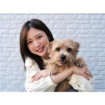 Erina Mano Instagram - オレンジページnetの連載 ふたりごはん日記🍊 今月はおうちごはん編🏠 最近買ってすっかりお気に入りの ホットサンドメーカー( @vitantonio_jp )を使った朝食の話🍞 今月の撮り下ろし写真は弟わんこが登場🐶(3枚目) 連載記事はストーリーハイライトの 「オレンジページ」にまとめてあります！ . . 卵サラダとかエビも入れてみたいし バナナとチョコで甘い系も作ってみたいなぁ〜🤭 皆さんはホットサンドを作るとき何を入れてますか？🍞 . . そしてなんと！ 前回の連載記事が先月のオレンジページnetの 月間TOP10に入ったと編集部さんが教えてくれました🍊👏🏻 たくさんの方に読んでもらえていることを 改めて感じることができて本当に本当に嬉しいです！！ ありがとうございます🫧 #ふたりごはん日記 #朝食 #朝ごはん #ホットサンドメーカー #ホットサンド