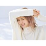 Erina Mano Instagram - 撮影終わりに遊びで撮ってもらった写真📷 ( @endoyuki )いつもありがとうございます✨ . . 本当は仕事がない期間だけと思ってハイトーンにしたんだけど このままのカラーでいいよと言ってもらえたので　 ハイトーンにして初めての撮影でした🤭 撮影した記事が掲載されたら改めてお知らせします！！ . . だいぶ伸びてきたからそろそろ美容院に行かなきゃだけど 根本を同じ感じにしてもらうか全体的に暗くするか悩む🥹 またマネージャーさんに相談だ〜😂 #ハイトーンカラー #撮影 #楽しかった #お疲れ様でした #お腹空いた