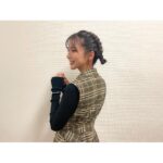 Erina Mano Instagram - いい感じに髪が伸びてきたので 最近はお仕事のたびにいろいろなヘアスタイルをしてもらってます🫧 今回は上から編み込んで下で小さめの２つのお団子！ 絶対に自分では出来ないからものすごく嬉しかったー！！ . . 【お知らせ】 9月21日　夜7時〜 フジテレビ 「奇跡体験！アンビリバボー」に出演します！ 2時間スペシャルです！！ . . 衣装は秋服で🍂 ジレワンピ @diagramofficial ピアス @hiromi_._a バングル @___lumgo.se ブーツ @dianashoespress #収録 #衣装 #ヘアスタイル #ヘアメイク #diagram