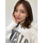 Erina Mano Instagram - 友達とランチするからメイクした日🫧 最近はもうちょっと髪を切りたい衝動に駆られている🥹 . . 新しく仲間入りしたピアスは @lacieljewelry の🤍 見つけた瞬間に、これ可愛い！！ってなりました！ 最近全然ピアスを買ってなかったから 久しぶりに、これだ😍というものに出会えて嬉しかった！🤭 . . リップは最近ゲットしたESTEE LAUDERの ピュアカラーリップスティッククリーム330💄 発色がとっても良いのでぽんぽんって軽くて乗せて馴染ませてます😉 みんなは最近お気に入りのコスメとかありますか？？💭 #ピアス #ホワイトジェイド #メイク #髪切りたい #どうしようかな　 #リップ #お気に入りコスメ