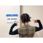 Erina Mano Instagram - いい感じに髪が伸びてきたので 最近はお仕事のたびにいろいろなヘアスタイルをしてもらってます🫧 今回は上から編み込んで下で小さめの２つのお団子！ 絶対に自分では出来ないからものすごく嬉しかったー！！ . . 【お知らせ】 9月21日　夜7時〜 フジテレビ 「奇跡体験！アンビリバボー」に出演します！ 2時間スペシャルです！！ . . 衣装は秋服で🍂 ジレワンピ @diagramofficial ピアス @hiromi_._a バングル @___lumgo.se ブーツ @dianashoespress #収録 #衣装 #ヘアスタイル #ヘアメイク #diagram