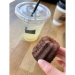 Erina Mano Instagram - インスタの投稿がお知らせ系ばかりだったので 今回は久しぶりに最近のいろいろ🫧 順番に・・・ . . 1枚目 とっても甘くて美味しいトマトに出会っちゃいました！！ 福島県産のトロピカルトマト🍅 もともとトマトは大好きなんだけど これは今まで食べてきたトマトで1番好き！！🥹 . . 2枚目 何回作っても飽きることなく「美味しい！」って 言ってもらえる和風パスタ🍝 きっと今シーズンもたくさん作るはず！笑 . . 3枚目 友達とのブランチで食べたパンケーキ🥞 4時間以上も語り合ってた日😂💕 . . 4枚目 ショコラカヌレとレモネードが美味しかったから また買いに行きたいベーカリーカフェ🥐☕️ . . 5枚目 実はちょっと髪を切りました！ その数日後にインスタライブをしたら 髪伸びたね！ってコメントがちらほら😂 前髪は伸びたけどね！！笑 #近況報告 #トロピカルトマト #和風パスタ #パンケーキ #カヌレ #レモネード #髪切りました