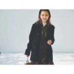 Erina Mano Instagram - ちょっと前のCLASSY.ONLINEでの Sサイズコーデはアウター特集でした❄️ みんなはどのコーデが好みですか？🤭 私は2枚目のコーデが特にお気に入り🤍 . . アウターのサイズ感や丈に悩むことが多いから 私も実際に着てみてすごく参考になりました😌 と、言いつつ・・・ 最近はすごく寒いから防寒重視でオシャレが後回しになってます🫣 Sサイズコーデのそれぞれの記事は CLASSY.の公式サイトで #Sサイズコーデ と検索くると出てきます🔍 #classymagazine #冬コーデ #アウター #寒い日コーデ #classymagazine
