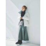 Erina Mano Instagram - ちょっと前のCLASSY.ONLINEでの Sサイズコーデはアウター特集でした❄️ みんなはどのコーデが好みですか？🤭 私は2枚目のコーデが特にお気に入り🤍 . . アウターのサイズ感や丈に悩むことが多いから 私も実際に着てみてすごく参考になりました😌 と、言いつつ・・・ 最近はすごく寒いから防寒重視でオシャレが後回しになってます🫣 Sサイズコーデのそれぞれの記事は CLASSY.の公式サイトで #Sサイズコーデ と検索くると出てきます🔍 #classymagazine #冬コーデ #アウター #寒い日コーデ #classymagazine