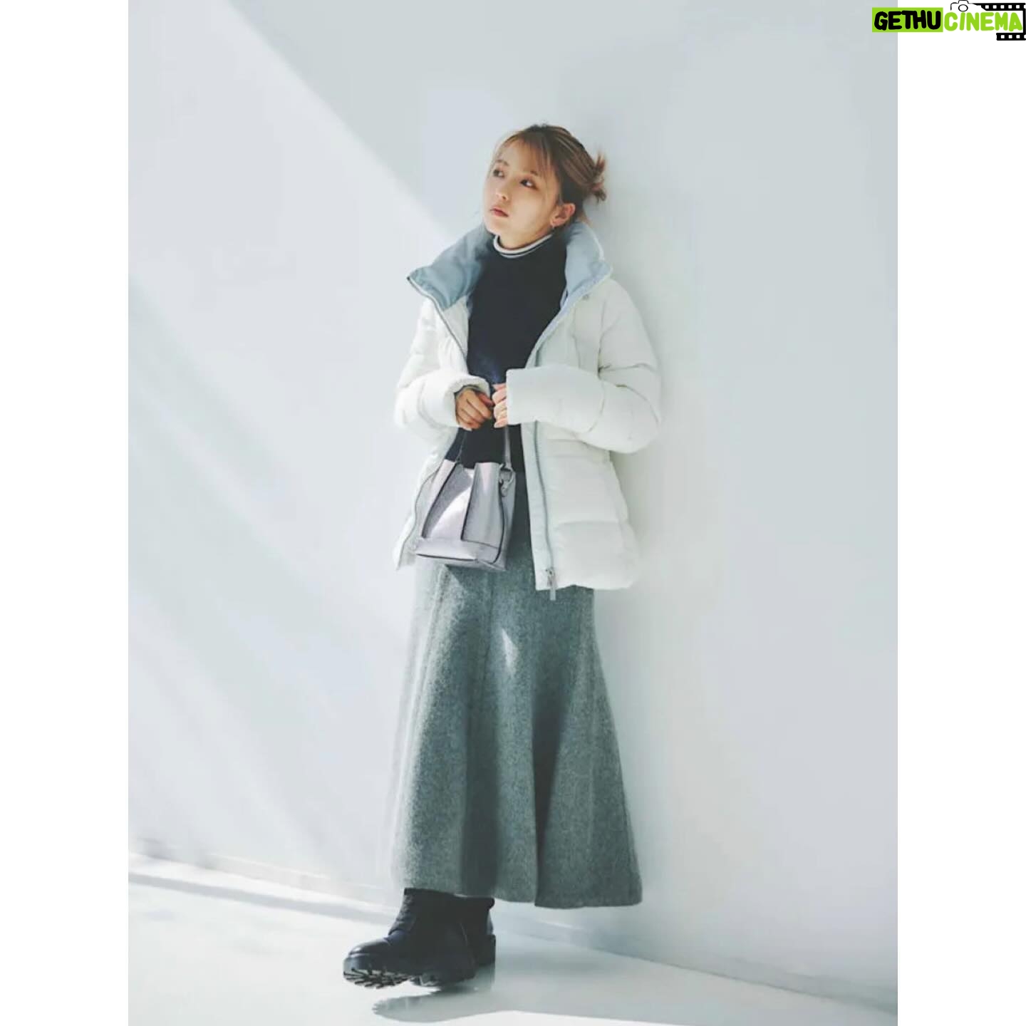 Erina Mano Instagram - ちょっと前のCLASSY.ONLINEでの Sサイズコーデはアウター特集でした❄️ みんなはどのコーデが好みですか?🤭 私は2枚目のコーデが特にお気に入り🤍 . . アウターのサイズ感や丈に悩むことが多いから 私も実際に着てみてすごく参考になりました😌 と、言いつつ・・・ 最近はすごく寒いから防寒重視でオシャレが後回しになってます🫣 Sサイズコーデのそれぞれの記事は CLASSY.の公式サイトで #Sサイズコーデ と検索くると出てきます🔍 #classymagazine #冬コーデ #アウター #寒い日コーデ #classymagazine