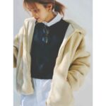Erina Mano Instagram - ちょっと前のCLASSY.ONLINEでの Sサイズコーデはアウター特集でした❄️ みんなはどのコーデが好みですか？🤭 私は2枚目のコーデが特にお気に入り🤍 . . アウターのサイズ感や丈に悩むことが多いから 私も実際に着てみてすごく参考になりました😌 と、言いつつ・・・ 最近はすごく寒いから防寒重視でオシャレが後回しになってます🫣 Sサイズコーデのそれぞれの記事は CLASSY.の公式サイトで #Sサイズコーデ と検索くると出てきます🔍 #classymagazine #冬コーデ #アウター #寒い日コーデ #classymagazine