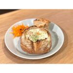 Erina Mano Instagram - 今日は13日です！！ オレンジページnetでの連載 「ふたりごはん日記」が掲載されました🍊 ( @orangepage_mag ) . . 今月は外食編なので 広尾にある「ベーカリー&カフェ沢村」に 朝ごはんを食べに行ったときのことを書いてみました🥐 とっても美味しくて幸せな気持ちになった朝でした☀️ . . 4枚目の写真は未公開カット！ 今回の服がかっこいい系だったから 思わずカッコつけてしまったけど オレンジページっぽくないなぁと思って編集部さんに送らなかった写真😂 たまにはこういう感じもあり？笑 . . 連載へのリンクはプロフィールのストーリーハイライト 「オレンジページ」にまとめてあります！ 読んでもらたら嬉しいです！🤍 #朝食 #モーニング #朝活 #パン屋さん #ある日の休日