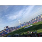 Erina Mano Instagram - 夫の移籍先が決まりました🇯🇵 それに伴いスペインでの生活を終え日本へ帰国しました。 . . スペインでの生活が始まったころは 日本との違いに慣れるのに時間がかかったけど 1日1日を共に過ごしていくうちに スペインの文化に慣れていき 自分たちが大切にしたいことも見えてきて 少しずつ私たちの日常が出来上がり気がつけば5年。 いつも夫の試合にフォーカスを当てて そこに向かって共に毎日を過ごし 私も毎試合応援しながら 嬉しい。悔しい。諦めないぞ！って いろいろな感情を抱いていたら本当に1年があっという間で 5年もいたんだ！と振り返ってみてびっくりです。 たくさんの思い出がありすぎて スペインを離れるときは少し寂しくなりました🥲 寂しいと思えるくらいスペインを好きになれてよかったです！🇪🇸 . . この5年間で色々なことを学んだし たくさんのことに気付けたし 異国の地で2人で多くのことを乗り越えてきたから これから先どこに行っても大丈夫！！ と、強く思えるようになりました✨ . . 新しく始まる日本での暮らし。 まずは生活をするためにいろいろ揃えたり手続きをしたり 準備をしなきゃいけないことがたくさんで 少しバタバタしそうですが楽しみな気持ちでいっぱい😊 早く試合も観に行きたいな！⚽️ そして、今までと変わらず 夫のサポートを続けていきながら 仕事の方も頑張っていきたいと思っています！ これからもあたたかく見守っていただけたら嬉しいです！😌 . . どの写真を載せるかものすごく悩んだけど スペインで夫が在籍していたチームのスタジアムと 私のお気に入りのスポットと それぞれの地でのお散歩写真にしてみました🏟️🐶🐶
