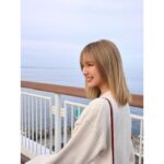 Erina Mano Instagram - 明るくしちゃったー！！ 自分で見慣れるのに3日かかりました！笑 とってもいい色で早くもお気に入り🤍 次どうするかは未定だけど1日でも長くこの色を楽しみたいな〜🤭 #イメチェン #ハイトーンカラー #人生一度きり #やりたいことをやる