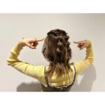 Erina Mano Instagram - 12月18日、夜7時から 日本テレビ「世界丸見え！テレビ特捜部」 全員逮捕だ2時間SPに出演します📺 . . そんなことある？😂って笑ってしまう映像や 見ていて怖くなってしまう事件 イギリス警察の精鋭部隊に密着した映像など とても見応えのある収録でした！！ . . セットがクリスマス仕様で可愛かったです🎄✨ 是非！見てください😉 . . 衣装 スカート・ニット・ビスチェ @lily_brown_official ピアス　@joueteofficial リング　@ete_official ブーツ　@dianashoespress #世界丸見え #収録 #衣装 #見てね