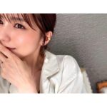 Erina Mano Instagram - 毎日暑いから最近はひとつにまとめてばかり！ この夏に買ったイヤカフはとってもお気に入りです🫧 . . 8月もあと2日で終わり！ 秋服を着るのが楽しみだから早く涼しくなってほしいなぁ😂🍂 . . Threadsではちょこちょこコメント返ししてるんだけど 久しぶりにここでも気まぐれにコメント返ししようかな🥳 #毎日暑い