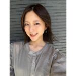 Erina Mano Instagram - ヘアアレンジがいろいろ出来る長さになったので このまま伸ばそうか悩んだけど ふと切りたくなったので切っちゃいました🫧 次はこれくらいの長さで明るくしたいな〜！！ . . K-POPドック！でご一緒したときに 古川優香ちゃん( @iamyukaf )ちゃんが プレゼントしてくれた @ricafrosh.official のリップ！ 03 クッキーコスモスがすごく気に入って 最近はメイクした時はずっとこれです🧡 優香ちゃんありがとう🫶🏻 K-POPドック！Kep1er特集後編は今夜放送です！ 見逃し配信でTVerとAbemaでも観れるので 観てもらえたら嬉しいです🤍 #髪切った #イメチェン #気分転換 #ミディアムボブ #お気に入りコスメ #ricafrosh