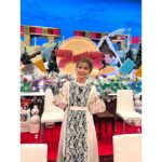 Erina Mano Instagram - 12月11日夜7時〜 国民1万人がガチで投票！アイス総選挙 3時間スペシャルに出演します🍨 . . 私の1位予想は「チョコモナカジャンボ」🍫 みなさんの1位予想は何ですか？🍦 明日は是非好きなアイスを食べながら見てください🤭 . . アイス大好きだから出演が決まったとき本当に嬉しかったし 収録もただただ楽しくてとっても幸せな時間でした🤍 . . 衣装 ワンピース　@sahara_japon ピアス　@abiste_official . . #アイス総選挙 #収録 #楽しかった #アイス大好き