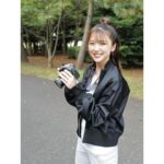 Erina Mano Instagram - 📷 この日はすごく暑かったけど 10月の連載に使う写真を撮ってもらうために 頑張ってブルゾンを着た日🍂 . . 今日から10月だー！ やっと暑い日々から解放されそうで嬉しい🤭 季節の変わり目だからいつも以上に体調管理気をつけないとね！ #ある日の休日 #カメラ #カメラ散歩 #カメラのある生活 #ポートレート #私服