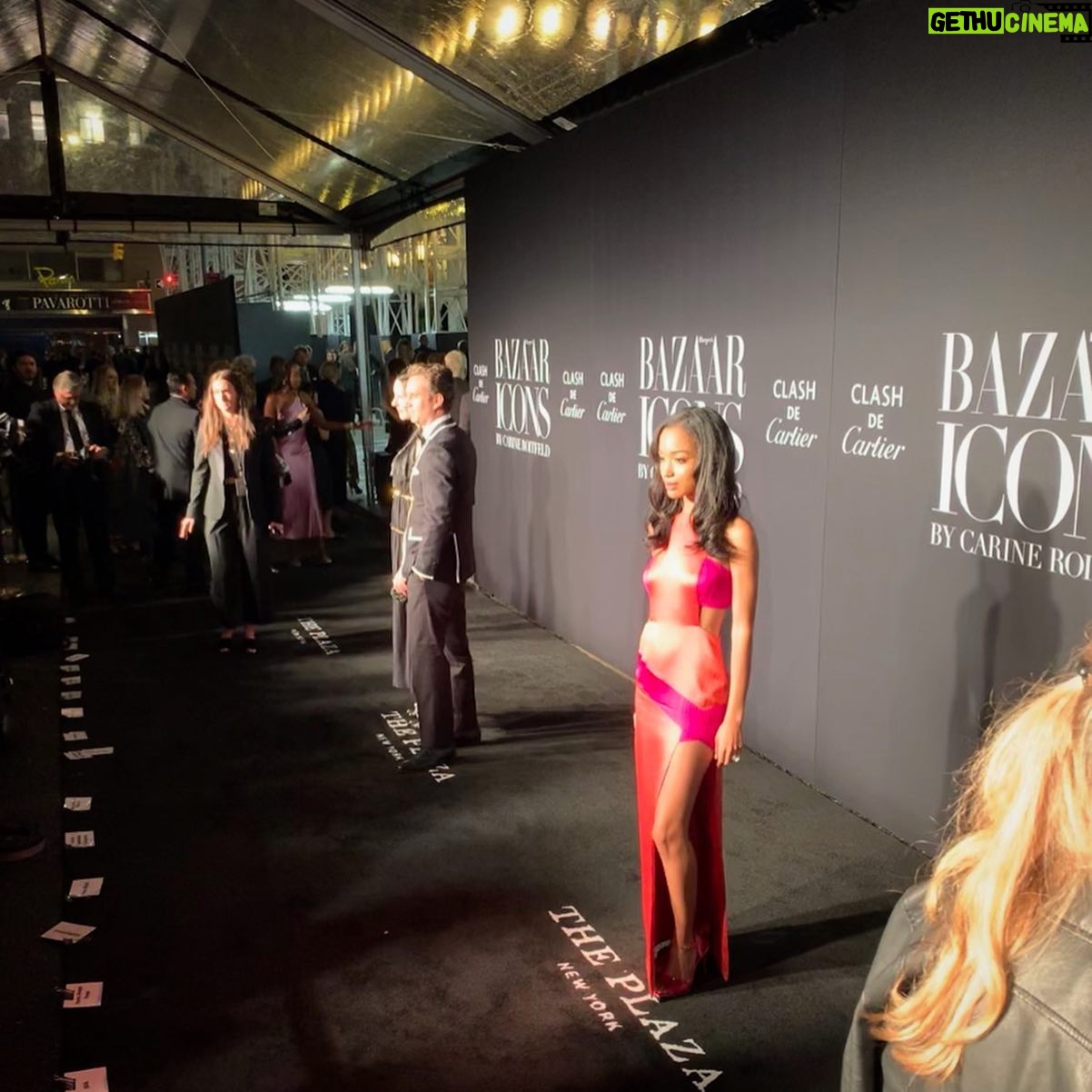 Erinn Westbrook Instagram - Last night ❤️. Thanks for having me @harpersbazaarus . #bazaaricons
