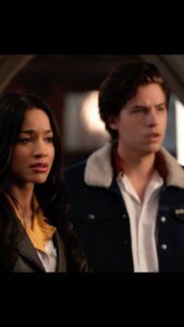 Erinn Westbrook Instagram - “If we had 5 more minutes…” 🤧🎶 And now you do. :) The entire sixth season of @thecwriverdale is now available on Netflix. What a rideee…🎢❤️ Thanks for watching!