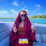 Erinn Westbrook Instagram - ~Spends half a day snorkeling~ Me, in my mind: One with the sea! Big ocean gal! A marine biologist, I daresay! 🤿💅🏾🐠