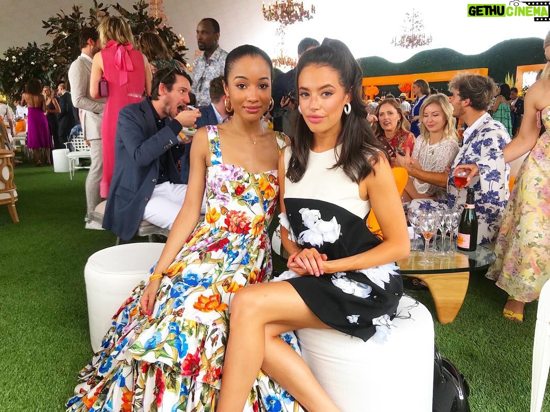 Erinn Westbrook Instagram - Out here. π
πΎπ₯ππΎ