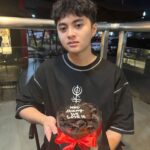 Errina GD Instagram – Hbd anak lanang yg susah d ajak foto apalagi anti camera… semoga d umur ke 16 thn ini.. sukses… sehat… sekolah lancar rezeki lancar… all the best pkoknya…. ^we love you abang ghipali ❤️🙏🏻😍