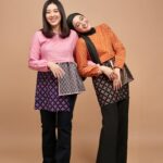 Errina GD Instagram – A good friend is a connection to life – a tie to the past, a road to the future, the key to sanity in
a totally insane world. 

Wearing @lenshan.id