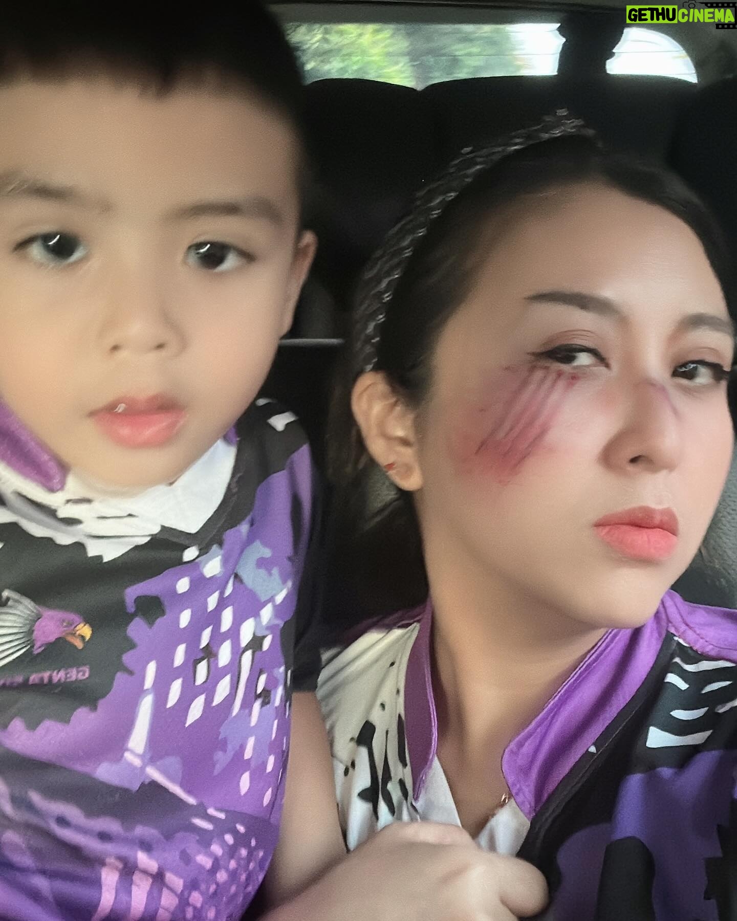 Errina GD Instagram - Halloween party nya anak Genta Squad neeeh tsay…. 💜🏸 #gentasquad #gentasquadbc