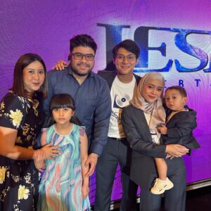 Errina GD Instagram - Congrats buat Leslar Records 💜 #leslarentertainment #leslarentertainment #jauhdarisempurna