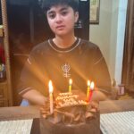 Errina GD Instagram – Hbd anak lanang yg susah d ajak foto apalagi anti camera… semoga d umur ke 16 thn ini.. sukses… sehat… sekolah lancar rezeki lancar… all the best pkoknya…. ^we love you abang ghipali ❤️🙏🏻😍