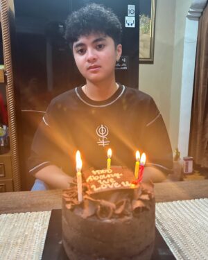 Errina GD Instagram - Hbd anak lanang yg susah d ajak foto apalagi anti camera… semoga d umur ke 16 thn ini.. sukses… sehat… sekolah lancar rezeki lancar… all the best pkoknya…. ^we love you abang ghipali ❤️🙏🏻😍