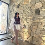 Errina GD Instagram - Happy Birthday To me.!! #39yo Another Year Older, Another Year Wiser.. Wearing Vest Tenun “NUNA” series From @lenshan.id #lenshanid