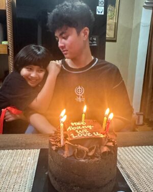 Errina GD Instagram - Hbd anak lanang yg susah d ajak foto apalagi anti camera… semoga d umur ke 16 thn ini.. sukses… sehat… sekolah lancar rezeki lancar… all the best pkoknya…. ^we love you abang ghipali ❤️🙏🏻😍