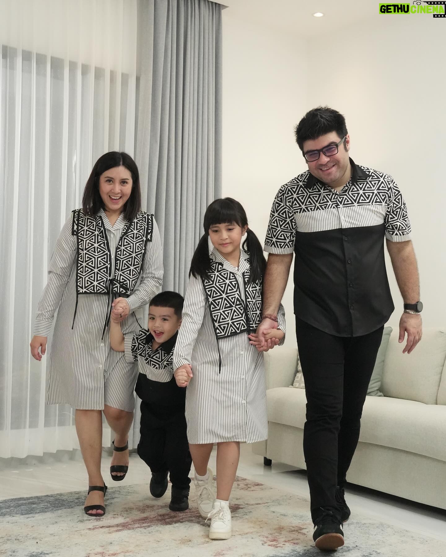 Errina GD Instagram - Diera Family set from @lenshan.id 🖤