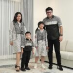 Errina GD Instagram - Diera Series Family Set, tentunya akan membuat penampilan keluarga tercinta kamu sangat berkesan 🤍 Shop Us Now : Shopee “Lenshan.id” Tokopedia “Lenshan” Whatsapp “081188811183” Happy Shopping ❤️ #batikmodern #coupleset #familyset #stylewithlenshan