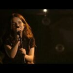 Erza Muqoli Instagram - « Vous étiez là » nouvel extrait de l’album. Écrite par Vianney cette chanson est ma première composition, j’espère qu’elle vous plaira ✨ Voici la version live extraite du film qui sera diffusé au cinéma du 19 au 25 octobre. Tous les liens dans la bio (on a ajouté une salle à Bruxelles, où je serai le 20 octobre à 14h ♥️)