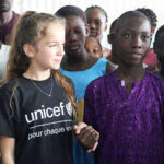 Erza Muqoli Instagram - 🌸 "La paix commence par un sourire" M.T 🌸 #unicef #merveilleuxmoments
