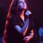 Erza Muqoli Instagram - Trop contente de pouvoir enfin vous annoncer que le film de mon concert au Cirque d’Hiver sera diffusé sur @france2 vendredi prochain, 1er mai, à 23h45! ♥️