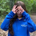Erza Muqoli Instagram - Hello les amiiiis 💙 J’ai le plaisir de vous annoncer l’ouverture de ma boutique en ligne 🤩 (lien dans la bio). Je suis trop contente !! J’espère que vous allez kiffer autant que moi 🙊 Gros bisous, je vous aime!