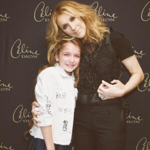Erza Muqoli Instagram - Grooos moment d'émotion après avoir rencontré mon idole.. merci à @celinedion pour sa gentillesse, ses mots doux, sa générosité.. 💕 (des étoiles pleins les yeux✨)