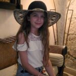 Erza Muqoli Instagram - Hello les amis! Vous allez bien? 🌺 Demain le concert se fera à Amnéville ! Un concert assez particulier pour moi..🙊 J'ai hâte de vous rencontrer 😻