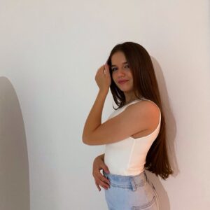 Erza Muqoli Instagram - Merci beaucoup pour tous vos messages par rapport à la tournée❤️❤️ j’ai hâte de vous retrouver au plus vite !