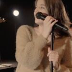 Erza Muqoli Instagram - Il y a quelques jours nous sommes partis pour préparer les concerts avec toute l’équipe qui m’accompagnera en tournée (et @vianneymusique qui ne sera pas avec nous sur la route mais qui a fait toute la direction musicale 🙏). J’ai trop hâte que vous puissiez entendre les chansons de l’album en live!!♥️ Réservations : lien dans la bio 🎥 @melaniezadeh