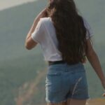 Erza Muqoli Instagram - "Devant" et "Fillim", un titre en albanais, qui ne pouvait donc pas s’illustrer autrement qu’avec des images du Kosovo ✨ (lien dans la bio)