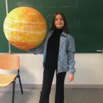 Erza Muqoli Instagram - Souvenir de ce weekend sur le tournage du clip de « Je chanterai » 😍 🌏 La chanson sort vendredi 🙀 (lien dans ma bio) et le clip bientôt. Tellement hâte !!