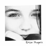 Erza Muqoli Instagram - Mon premier album sortira le 25 octobre mais vous pouvez le précommander dès maintenant! (lien dans la bio) Je vous présente aussi « DOMMAGE ». J’ai hâte d’avoir vos retours ❤️