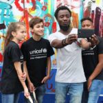 Erza Muqoli Instagram - 🌸 "La paix commence par un sourire" M.T 🌸 #unicef #merveilleuxmoments