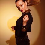 Eslem Akar Instagram – Çok özel bir çekimden bize kalanlar🖤

GENEL KOORDİNATÖR: @zisanseckin
FOTOĞRAF: @kaan.turkerr 
PRODÜKSİYON: @dilaysjoker
STYLING: @_gamzesengul_
MAKYAJ: @cuneytseven
SAÇ: @muhammetcicekhair
@Studio42hairdesign
STYLING ASİSTAN: @dilara.dursun & @beyz.kd & @zehra_guull
SAÇ ASİSTAN: @dilatuygunn
Menajerlik: @hasangungormanagement 
Ayakkabı: @shoebellas / @magg.pr