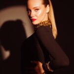Eslem Akar Instagram – Çok özel bir çekimden bize kalanlar🖤

GENEL KOORDİNATÖR: @zisanseckin
FOTOĞRAF: @kaan.turkerr 
PRODÜKSİYON: @dilaysjoker
STYLING: @_gamzesengul_
MAKYAJ: @cuneytseven
SAÇ: @muhammetcicekhair
@Studio42hairdesign
STYLING ASİSTAN: @dilara.dursun & @beyz.kd & @zehra_guull
SAÇ ASİSTAN: @dilatuygunn
Menajerlik: @hasangungormanagement 
Ayakkabı: @shoebellas / @magg.pr