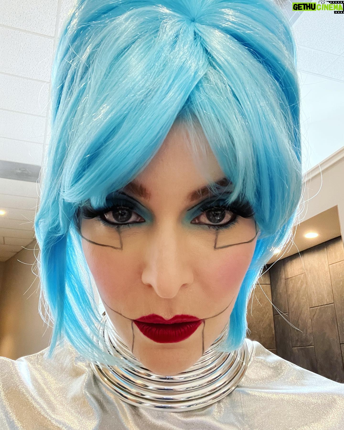 Esmé Bianco Instagram - good little android 🤖 #newwork with @puscifer @iamthebriefcase @carinaround @matmitchell makeup💄 @bmoviekitten #puscifer2022